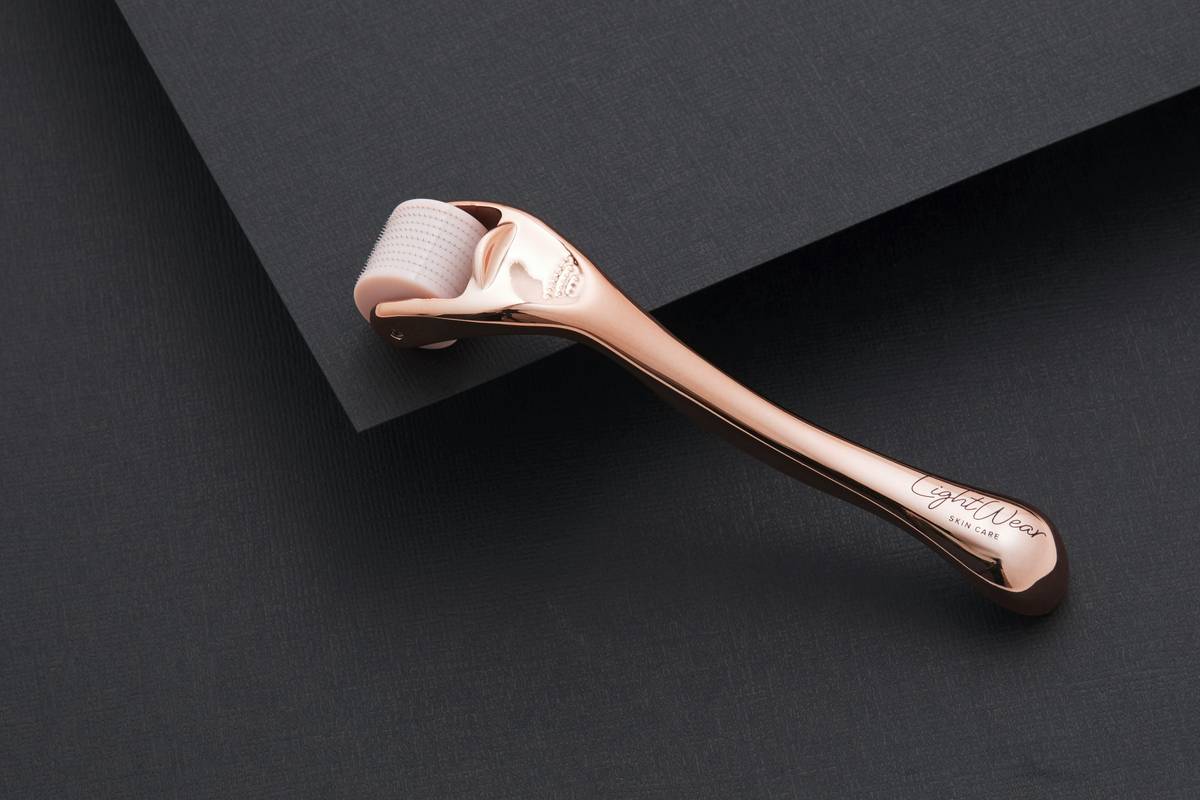 cosmetic shaping tool with angled brush and spoolie for precise eyebrow grooming